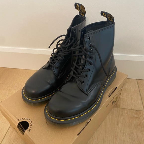 *NEW* Dr. Martens Women’s size 8 - Picture 3 of 9